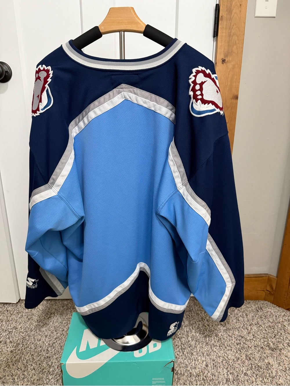 STARTER Colorado Avalanche Jersey - Light Blue & Navy with Maroon Logo - Picture 3 of 9